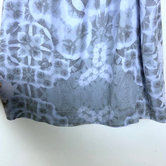 Banana Republic Silk Tank Blouse Flowy Halter Abstract Light Blue Size Medium - Picture 10 of 11